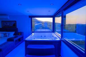 Private Villa in the Forest with Pool and Jacuzzi