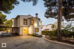 Villa Talaris by Abahana Villas