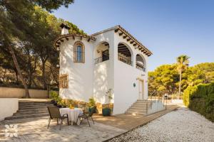 Villa Talaris by Abahana Villas