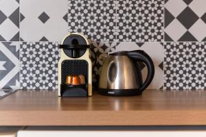 7mn walk to Metro, in ApartHotel