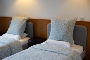 7mn walk to Metro, in ApartHotel