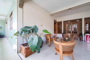 RedDoorz Hotel Tejomoyo Near Bukit Sekipan Tawangmangu