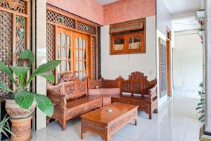 RedDoorz Hotel Tejomoyo Near Bukit Sekipan Tawangmangu