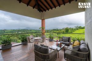 StayVista at Villa Eden Crest with Bonfire, Pool & Mountain View