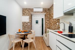 WHome Live the Lisbon Dream - Cobblestones & Culture