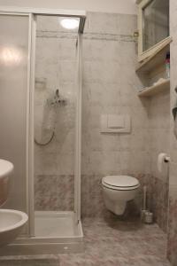 Monika Holiday 12 Beatrice Home