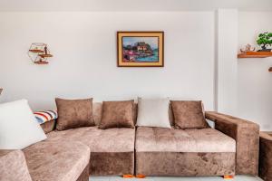 Stylish & Modern 2BR Apartment