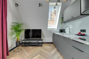 Old Town Chlebnicka Attic by Downtown Apartments