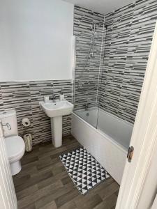 Four Bedroom House By Brookland Stays Serviced Accommodation Short Lets Leeds With Free WiFi