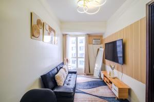 Pioneer Woodlands Tower 5 Unit 33-Q