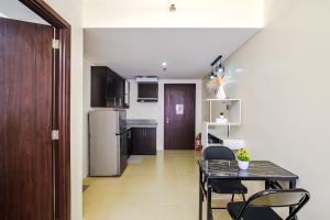 Pioneer Woodlands Tower 5 Unit 33-Q