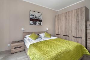 Air-conditioned Apartment in Poznań with Parking by Noclegi Renters