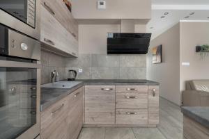 Air-conditioned Apartment in Poznań with Parking by Noclegi Renters