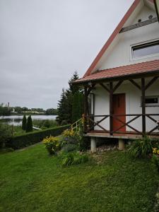 Dom nad jeziorem, własna linia brzegowa, łódka, rower wodny na wyłączność