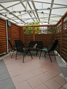 Dom nad jeziorem, własna linia brzegowa, łódka, rower wodny na wyłączność