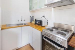 Yarralumla Apartment Stay Queen Bed and Sofa Bed Free Parking