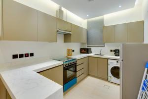 Elegant 2BR Apartment Qortubah NZL132