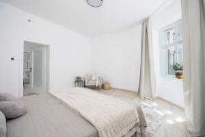 Stay in Historical Palace in Old town w free parking