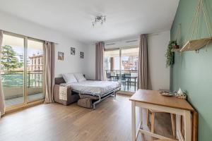 LE CHATAIGNIER avec terrasse au calme et central