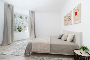 Stay in Historical Palace in Old town w free parking