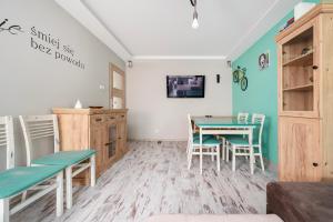 Wild and Free Urban Jungle Apartment by BookingHost