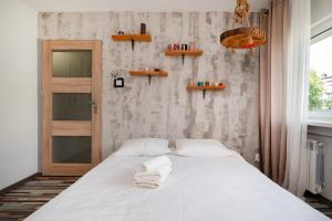 Wild and Free Urban Jungle Apartment by BookingHost