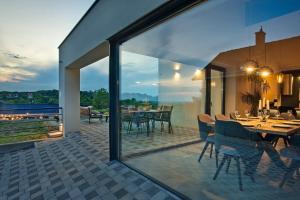 das Klet - Modern Family Villa near Zagreb with Heated Pool & Free Parking