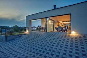 das Klet - Modern Family Villa near Zagreb with Heated Pool & Free Parking