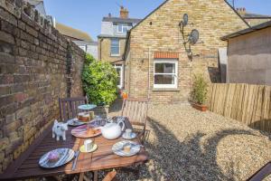 Pebble Garden Apartment - Whitstable