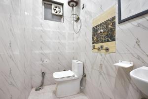 Hotel Royal Residency Near Anand Vihar Railway station