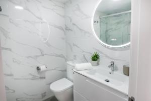 Seaview apartment with terrace by the beach