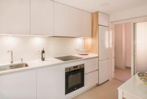 Seaview apartment with terrace by the beach