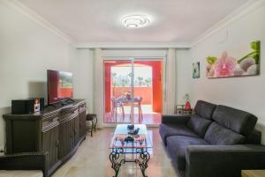 Seaview apartment with terrace by the beach