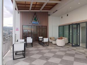 Arc Tower Condominium 1817