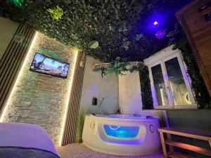 Jungle Room Jacuzzi Ambiance Tropicale