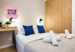 Luxury two-bedroom apartment with terrace by Tyzenhauz