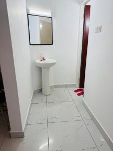 MJ Homes Mombasa - Cosy and lavish 2 bedroom apartment master ensuite unit