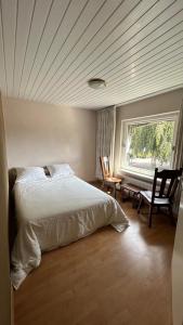 Entire Villa, free breakfast, free parking