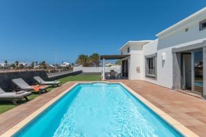 First Row Villa en La Goleta