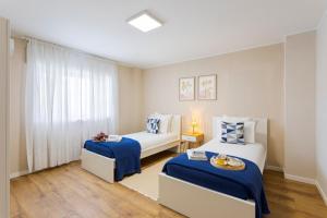 Modern & Bright Flat with Workspace by HostWise