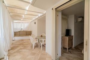 Poltu Quatu - Casa di Charme con Vista Darsena e Patio Privato