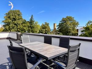 2000 - Penthouse Leni