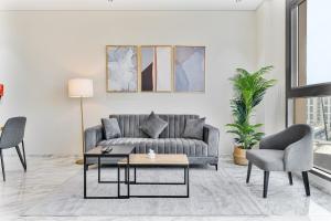 Modern 3Bed 7 Min Walk to Metro & Near Expo City
