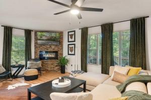 Cozy Retreat w Hot Tub Firepit & Grill near Bryce