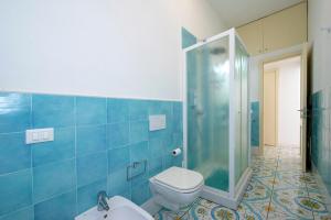 Wonderful villa with swimming pool overlooking the sea, 200 steps from the road