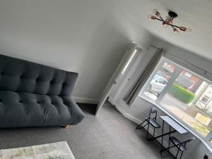 2 bedroom minimalist home from home with parking