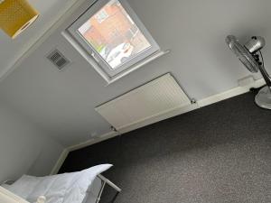 House - Sleeps 4-6 - Parking - Pet friendly