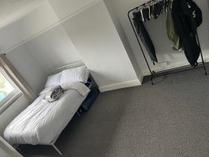 2 bedroom minimalist home from home with parking