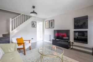 Stylish 2-Bed Home in Cambridge