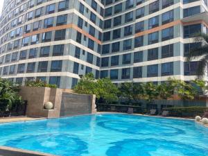 Stunning Suite 10 Steps from Eastwood Mall